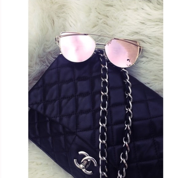 Rose Gold Mirrored Sunglasses - Picture 4 of 4